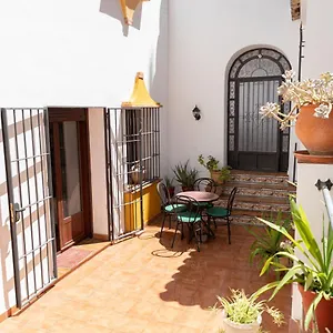 Casa Con Patio Andaluz Cerca Del Tajo De Apartamento